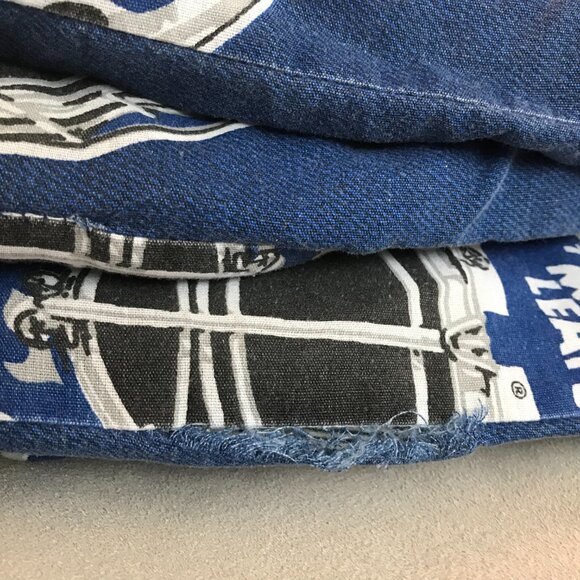 90's Vintage Toronto Maple Leafs Comforter -Hockey Helmet and Leafs Logo Pattern - Picture 9 of 9